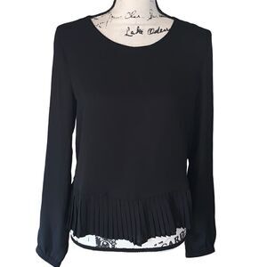 ROLYPOLY black pleated bottom blouse M‎